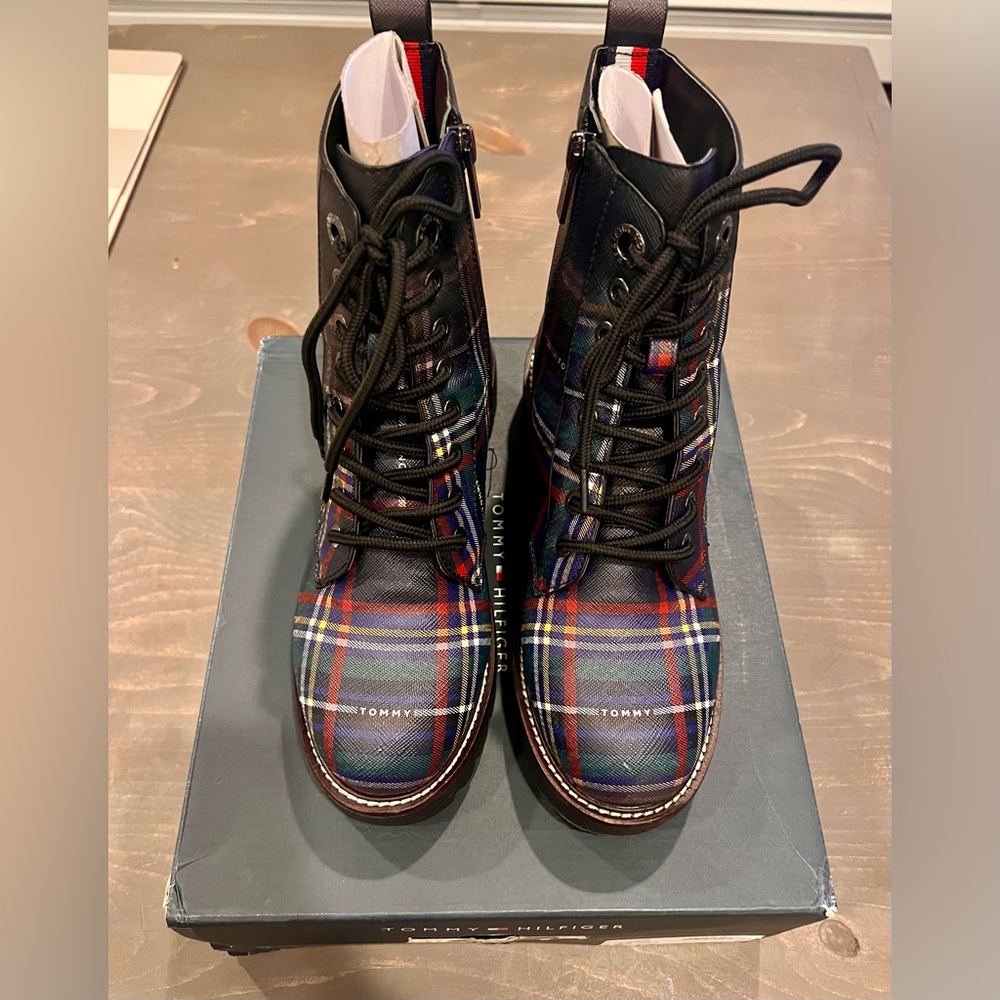 Like New Tommy Hilfiger Women's Plaid Combat Boots Size 7